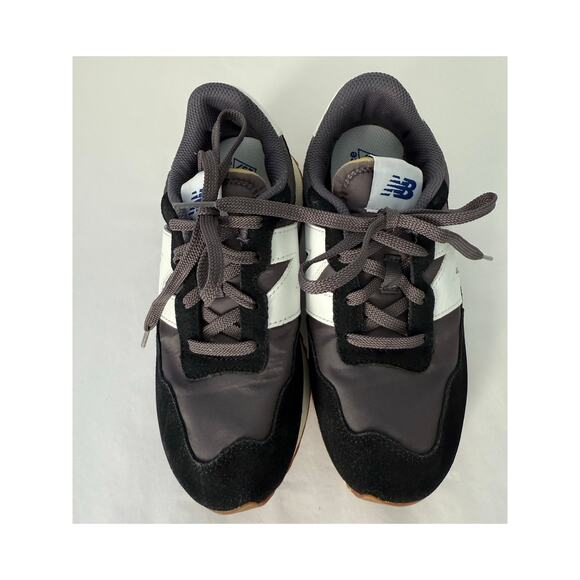 New Balance Retro 237 Boys Black Running Shoes Size 3.5 - Picture 1 of 6